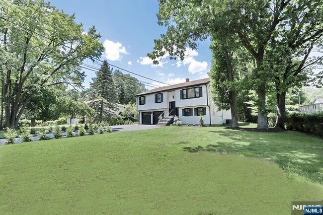 Photo - 415 Goffle Rd