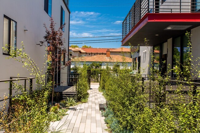 Photo - 489 Washington Blvd Unidad 2