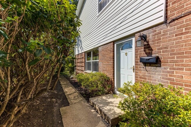 Photo - 317 E Valley Ln