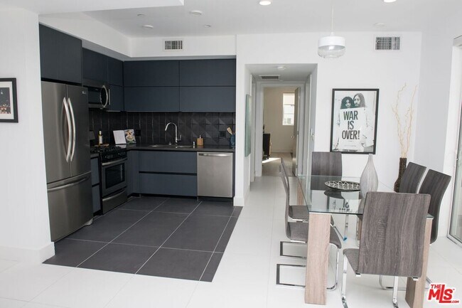 Photo - 415 Le Doux Rd Unit 301