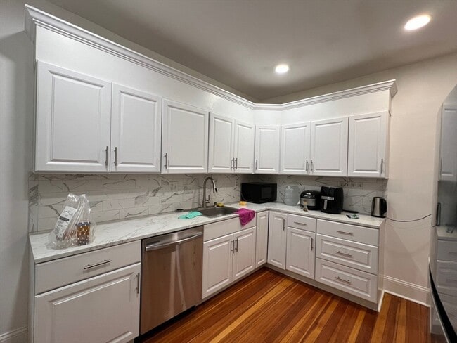 Building Photo - 186 Naples Rd Unit 3
