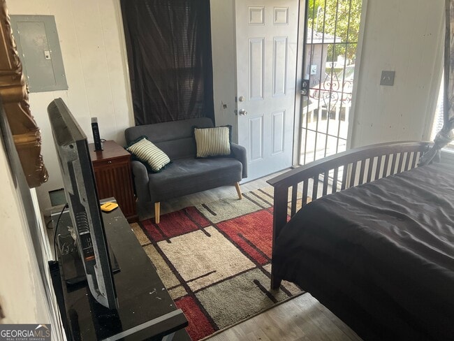 Photo - 3718 Johnson Ave W
