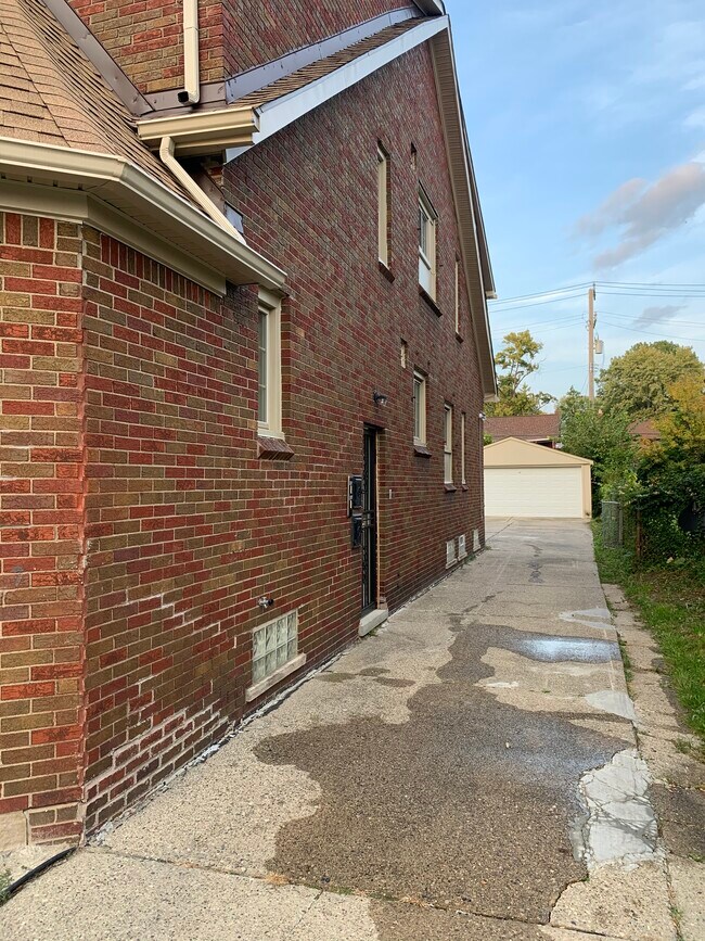6012 Whittier Townhome Townhome Rental in Detroit MI