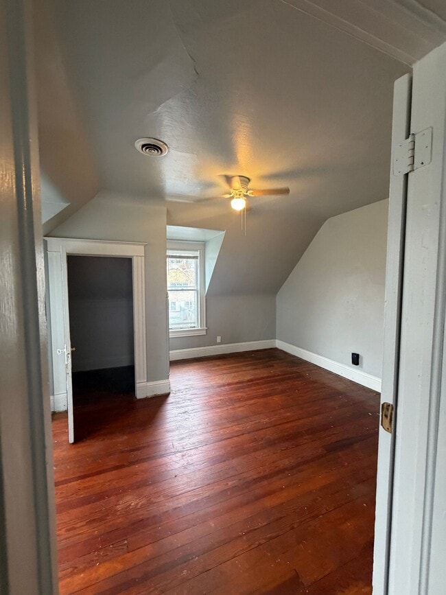 Photo - 616 W 6th St