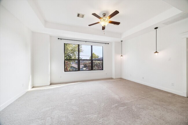 Photo - 828 W 19th St