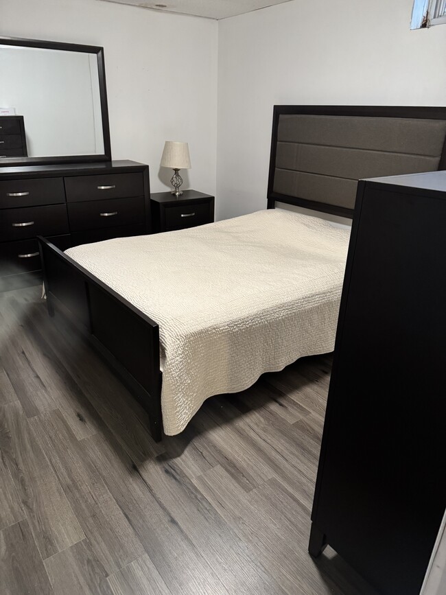 Photo - 3555 Hylan Blvd Unidad furnished