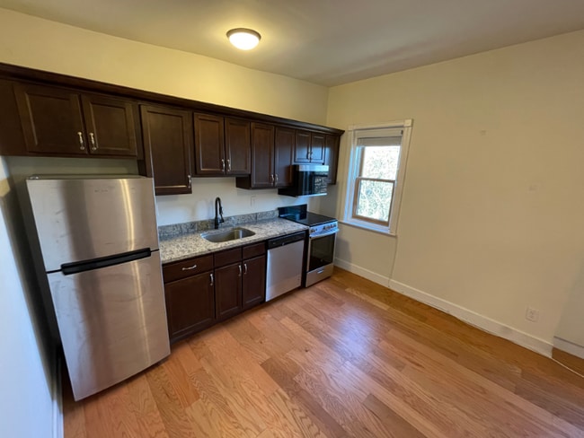 Building Photo - 33 S Lake Ave Rental