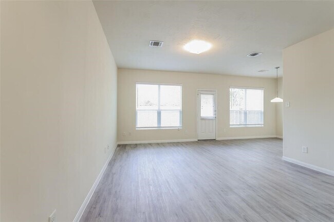 Photo - 5814 Northern Oak St