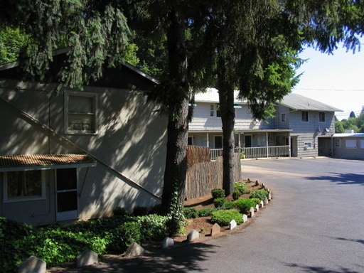 Building Photo - 508 SE Davis St Unit B