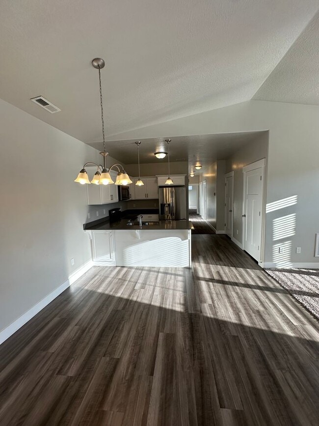 Photo - Bright and Modern 3 Bed Condo in Prime Location with Pool & Clubhouse!!