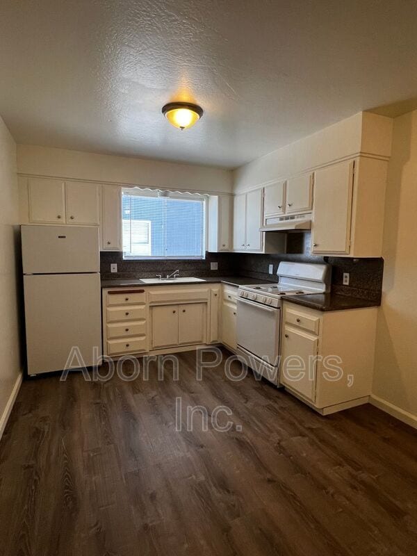 Photo - 1235 Williams Way