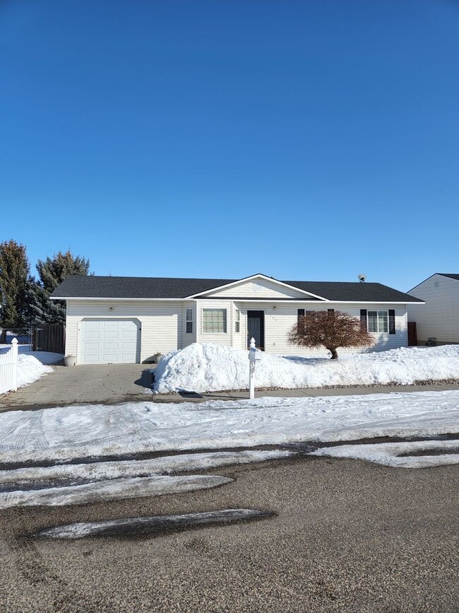 Photo - THIS IS A LEASE TAKEOVER, PLEASE CONTACT THE CURRENT TENANT, TANNER @ 801-688-4161 - Cute 3 Bed 1...