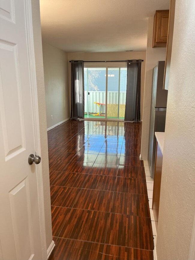 Updated 2-bedroom 1 Bath in Aurora. - Updated 2-bedroom 1 Bath in Aurora. Condominio Unidad 353