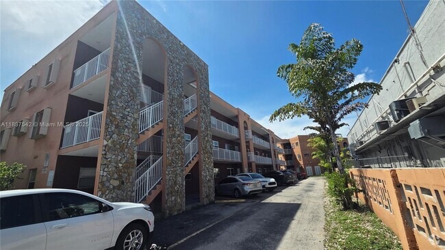 Building Photo - 6800 W 16th Dr Unit 302 Rental