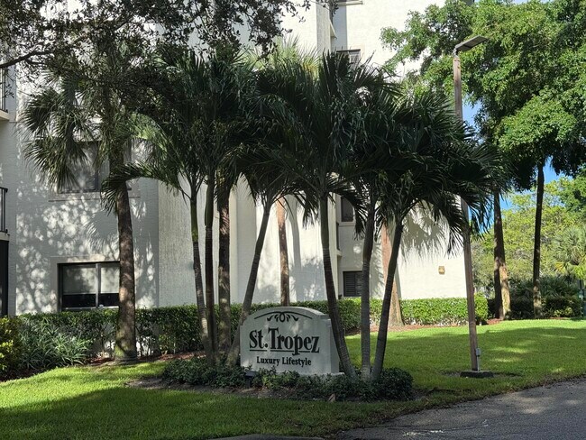 Photo - 2105 Lavers Cir Unit 209