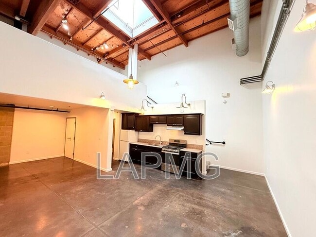 Photo - 1734 N Main St