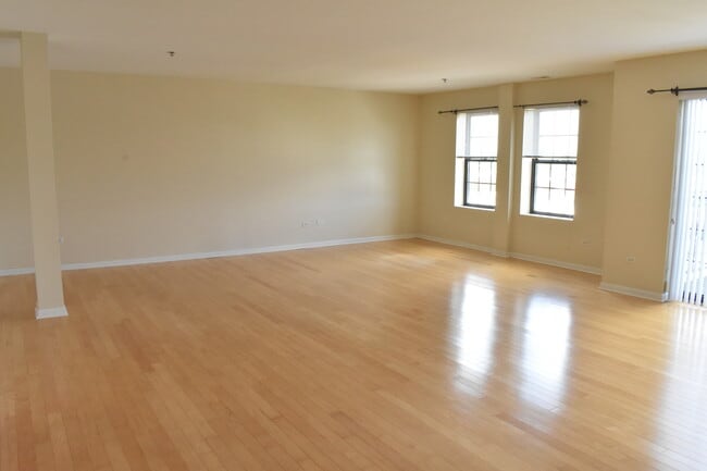 Photo - 8255 Skokie Blvd