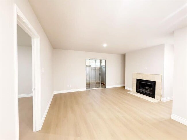 Building Photo - 3204 Menchaca Rd Unit 601