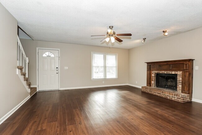 Photo - 2215 Leeds Ct