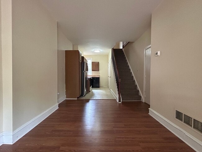 Photo - 802 N Van Buren St Unit 1