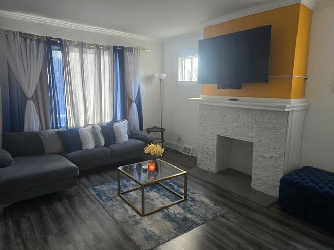 Photo - 351 W 12th Ave