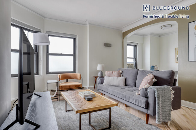 Building Photo - 1400 N Lake Shore Dr Rental