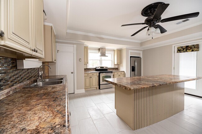 Photo - 519 Harolds Dr NW