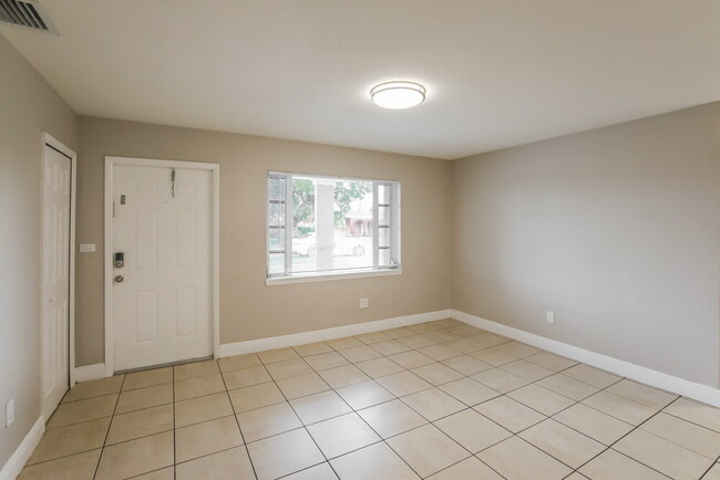 Photo - 13620 Monroe St