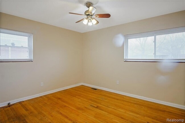 Photo - 22170 Harding St