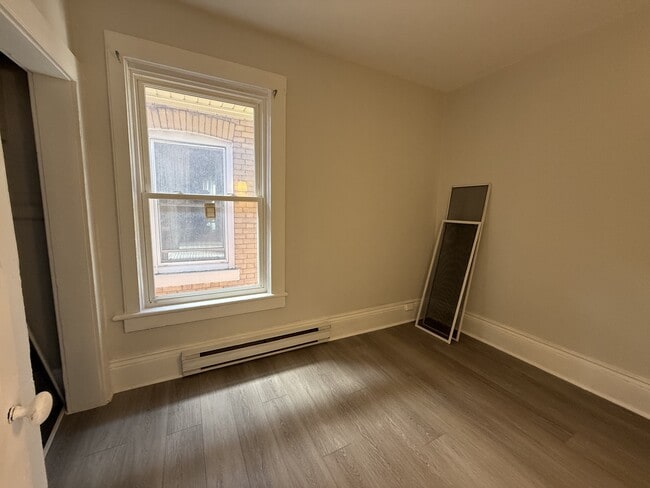 Photo - 166 Sydenham St