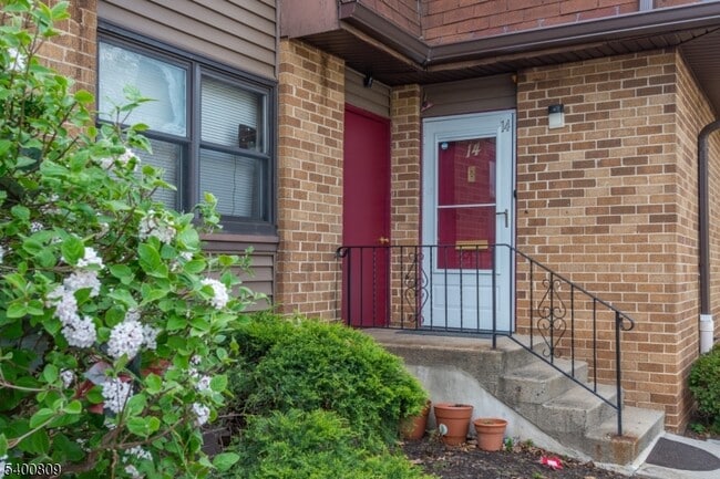 Photo - 1133 Livingston Ave Unit 14