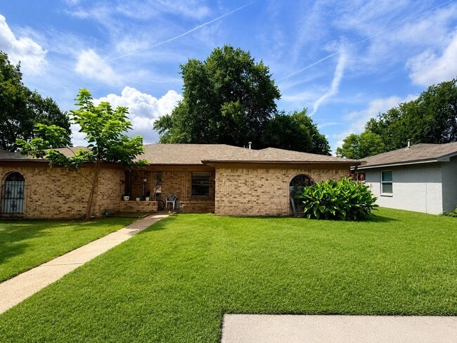 930-932 Lindy Court - 930-932 Lindy Court Unidad 930