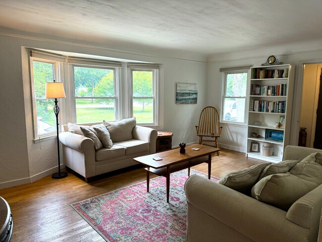 Photo - 144 Waukazoo Dr