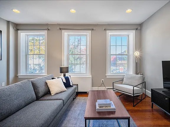 Photo - 333 C St SE Unit 2