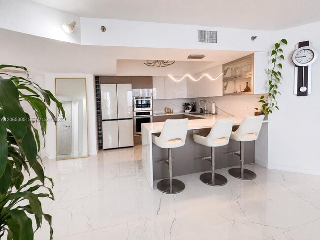 3600 Mystic Pointe Dr Unit 1715
