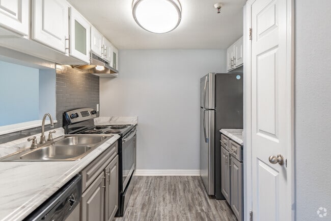 2BD, 1.5BA - 850SF - Kitchen - Buena Vista Apartments
