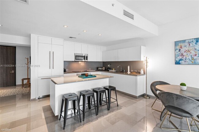 Photo - 1 br, 1.5 bath Condo - 88 SW 7th St Apt 710 Unidad Apt 710