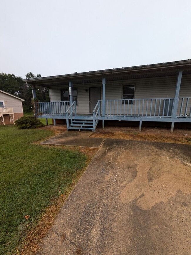 2BD/1BA End Unit at Ponderosa in Conover, NC - 2BD/1BA End Townhome Unit at Ponderosa in Conover, NC