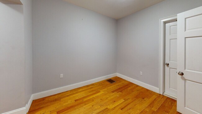 Photo - 9 Chesterton St Unit 1