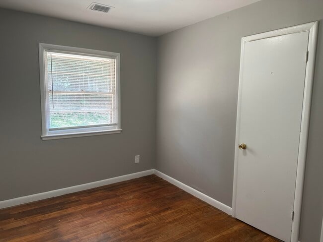 Photo - 1072 Hudson Ave