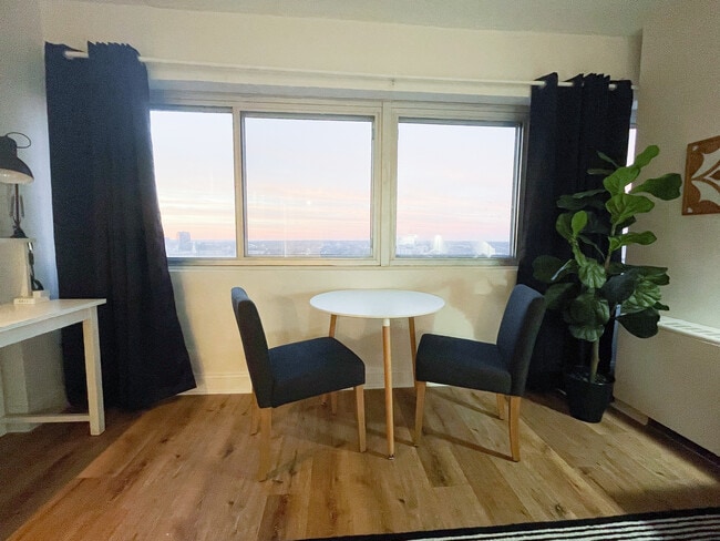 Photo - 1520 Senate St Unit 18C