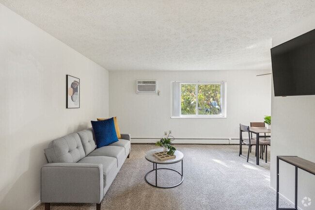Building Photo - 5556 Broadview Rd Rental