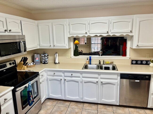 Photo - 9949 Siegen Ln