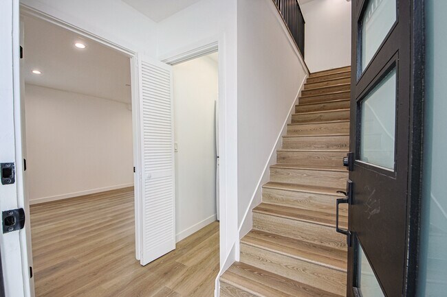 Photo - 5235 Satsuma Ave