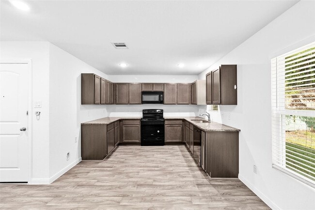 Building Photo - For lease in the sought-after Cedar Point community, this delightful home boasts 1,065 square fee...