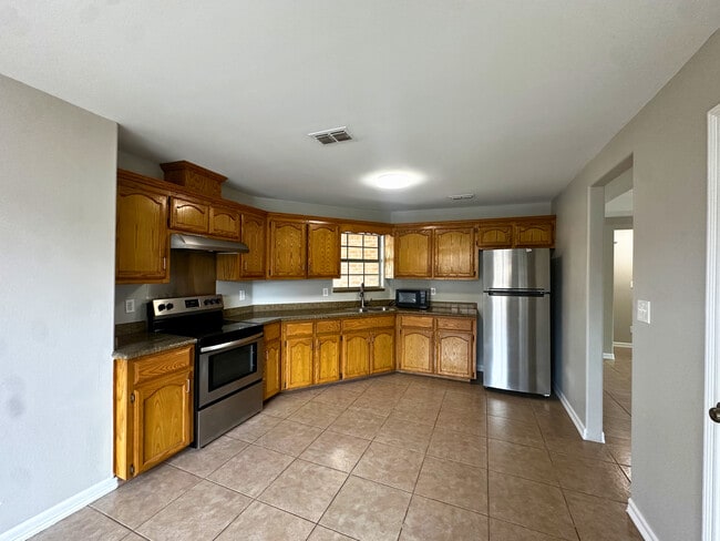 Photo - 1222 E 2nd St