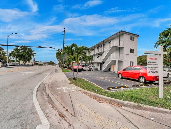 Photo - 14190 W Dixie Hwy Unit 3