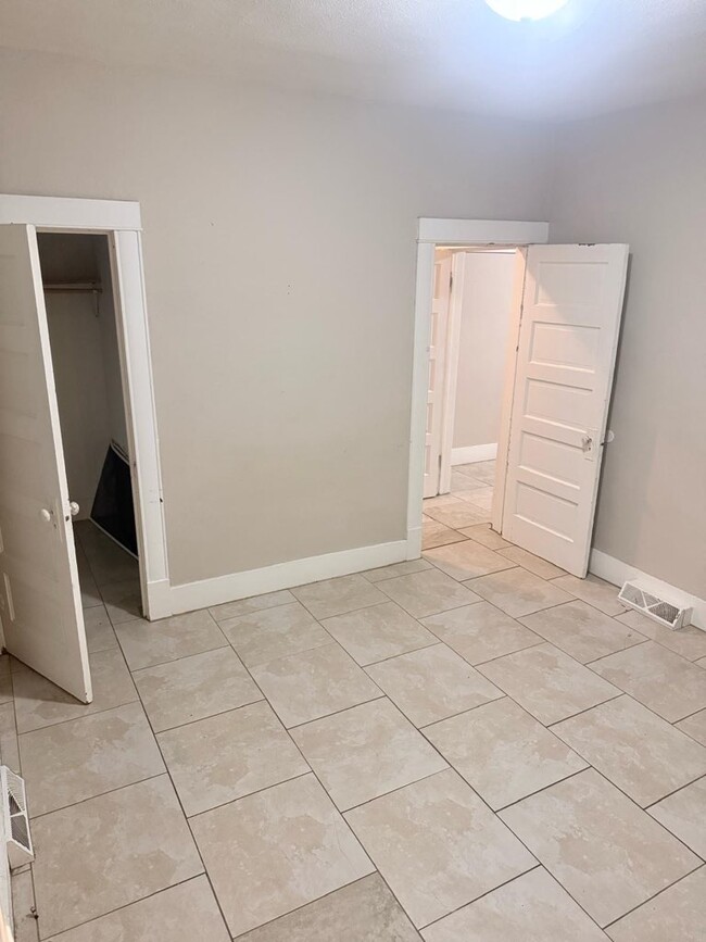 Building Photo - 249 N 17th St