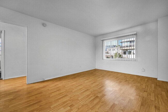 Photo - A++ Location walking distance to the beach Unit 05