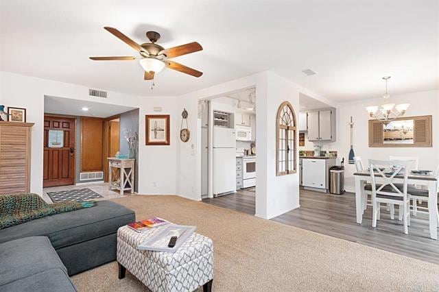 Building Photo - 520 Via De La Valle Unit H